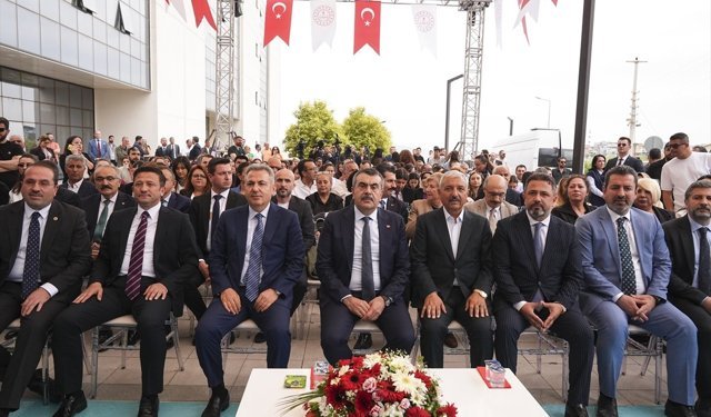 Milli Eğitim Bakanı Tekin, İzmir'de anaokulunun açılışını gerçekleştirdi