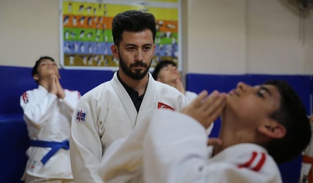 Milli judocu Mehmet Ali Ravi, başarısını antrenörlük kariyerinde de sürdürüyor