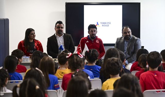 Milli para masa tenisçiler, öğrencilerle bir araya geldi