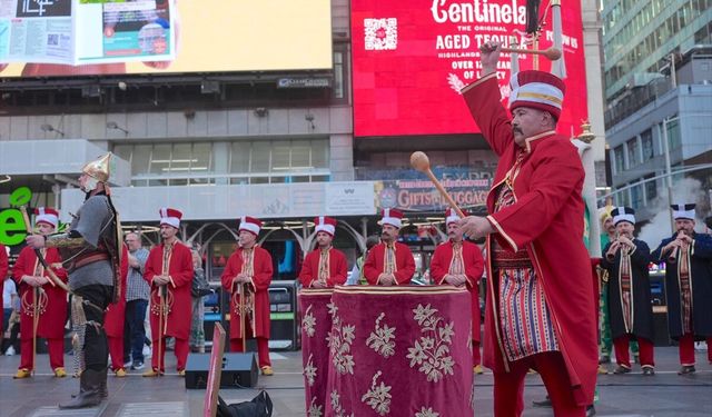 Milli Savunma Bakanlığı Mehteran Birliği Times Meydanı'nda performans sergiledi