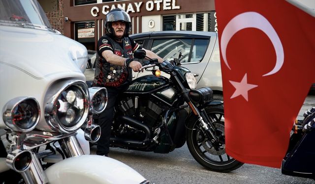 Motosiklet tutkunları '19 Mayıs' için Samsun'da tur attı