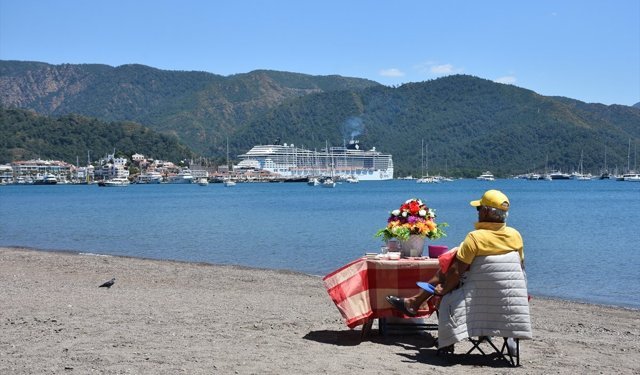 'MSC Divina' kruvaziyeri Marmaris'e 3 bin 471 yolcusuyla geldi