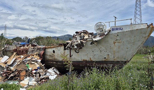 Muğla'da 4 yıl önce göçmen operasyonunda yakalanan gemi hurdaya ayrıldı