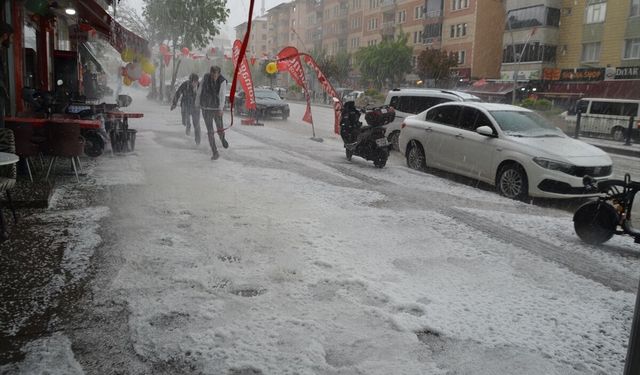 Muş'ta sağanak ve dolu etkili oldu