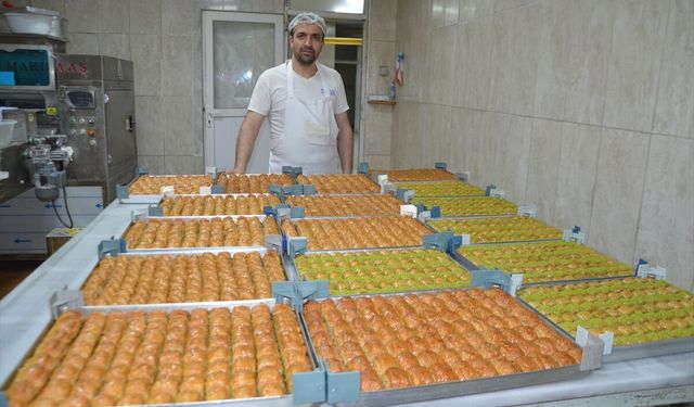 Muş'ta tatlı imalathanelerinde bayram mesaisi sürüyor