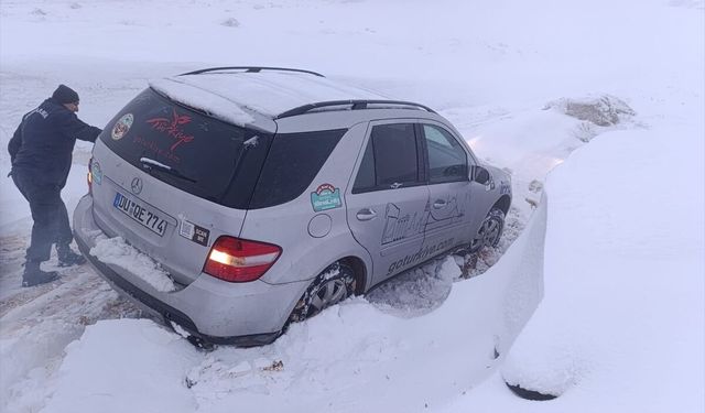 Nemrut Dağı'na ulaşım kar nedeniyle güçlükle sağlanıyor