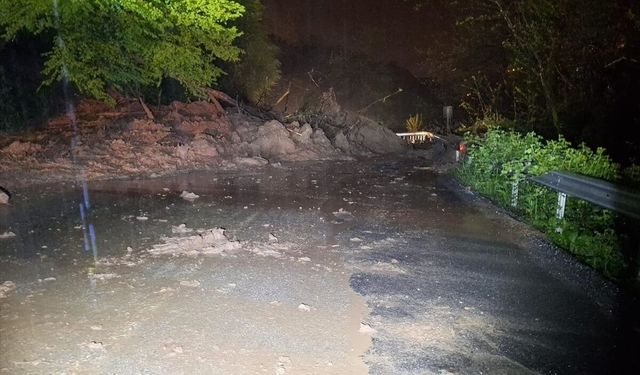 Ordu'da heyelan nedeniyle kapanan Fatsa-Kumru kara yolu ulaşıma açıldı