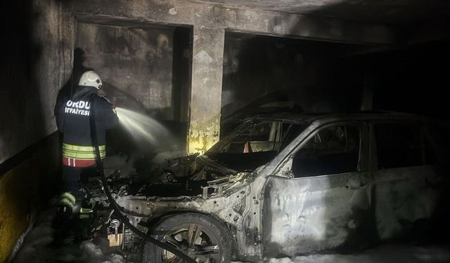 Ordu'da otoparkta çıkan yangın 3 otomobilde hasara yol açtı