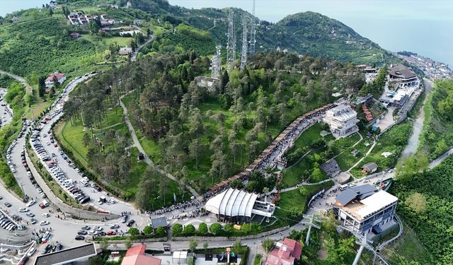 Ordu'yu kuş bakışı izleme imkanı sunan Boztepe'de bayram hareketliliği yaşanıyor