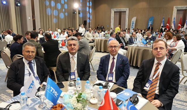 Özbekistan'ın başkenti Taşkent'te Özbek-Türk İş Forumu düzenlendi