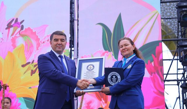 Özbekistan'ın Namangan şehrinde 65. Uluslararası Çiçek Festivali başladı