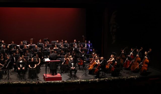 Samsun Devlet Opera ve Balesi 'Bir Ulus Uyanıyor' konserini izleyiciyle buluşturdu