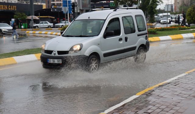 Şanlıurfa'da sağanak etkili oldu