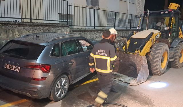 Siirt'te otomobil ile kepçenin çarpıştığı kazada 5 kişi yaralandı