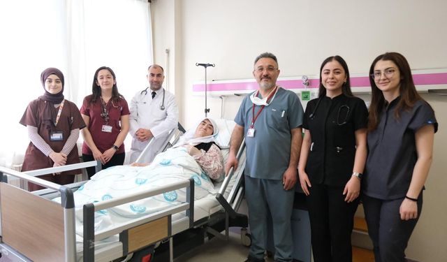 Sivas'ta bir hastanın göğsünden 7 kilo 750 gramlık tümör çıkarıldı