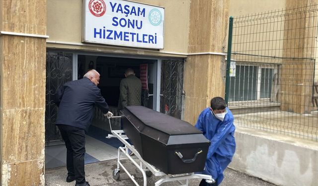 Sivas'ta KKKA hastalığı şüphesiyle tedavi gören kişi hayatını kaybetti