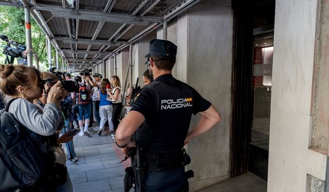 Spanish police enter Socialist Party headquarters in funding probe