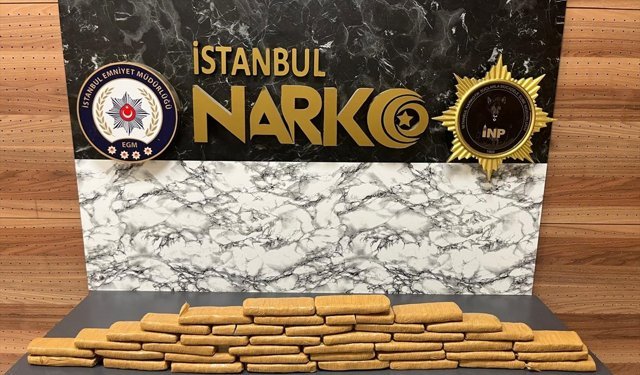 Sultanbeyli'de bir evde 17 kilogram uyuşturucu ele geçirildi