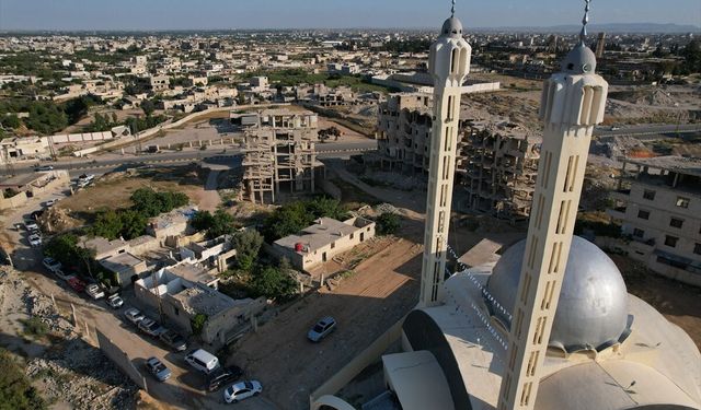 Suriye'de Rahmet İnsani Yardım Derneği'nin girişimleriyle restore edilen Akil Bin Ebi Talib Camii ibadete açıldı