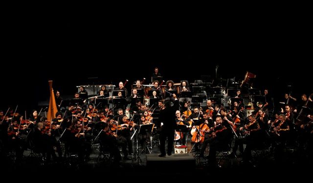 Tahran Senfoni Orkestrası 2026 yılının ilk resmi konserini verdi
