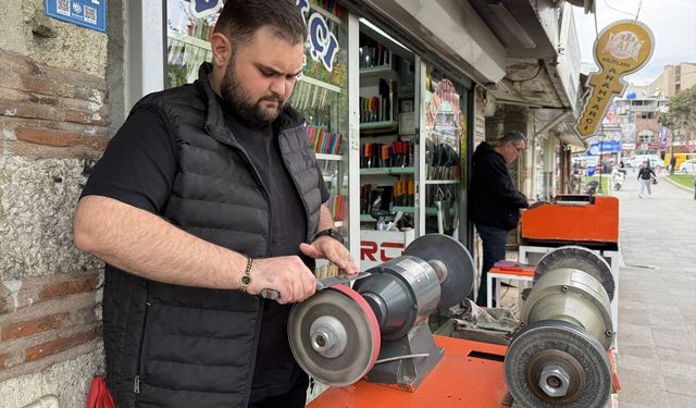 Tekirdağ'da baba oğul 147 yıllık bıçakçılık geleneğini aynı tezgahta yaşatıyor