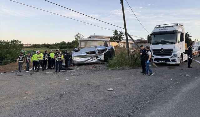 Tekirdağ'da midibüsle hafif ticari aracın çarpıştığı kazada 1 kişi öldü