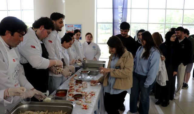 Tekirdağ'da öğrencilere yöresel mantı ikram edildi