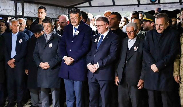 Tekirdağ'da şehit olan polis memuru Emrah Koç memleketi Van'da son yolculuğuna uğurlandı