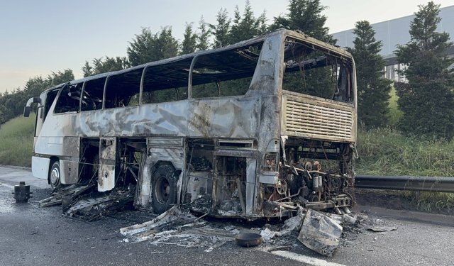 TEM Otoyolu'nda otobüste çıkan yangın söndürüldü