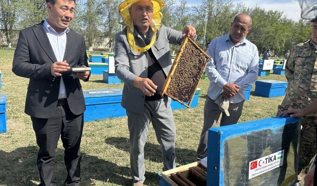 TİKA'dan Özbekistan'daki kadın üreticilere arıcılık desteği