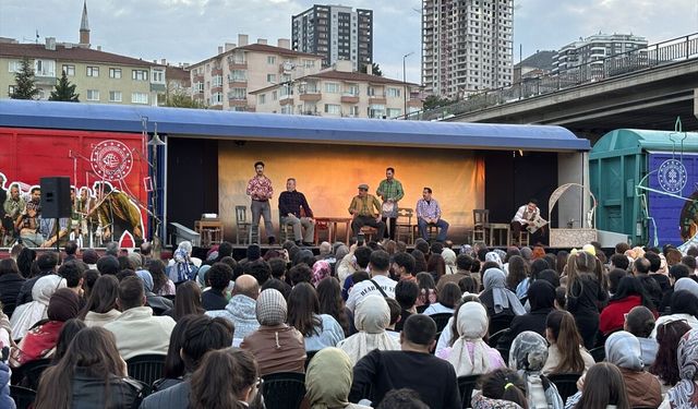 'Tiyatro Treni' Çankırı'da sanatseverlerle buluştu