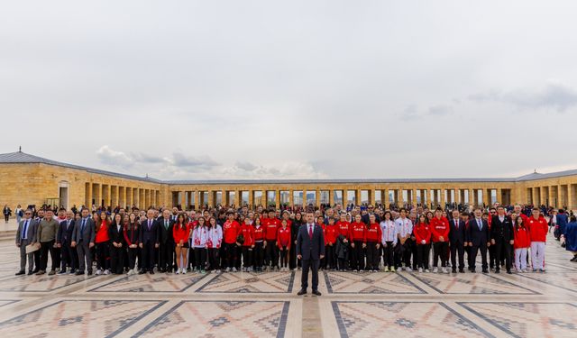 TMOK Başkanı Çakır ve beraberindeki heyet, Anıtkabir'i ziyaret etti