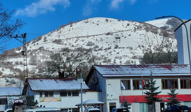 Tokat'ın Başçiftlik ilçesinde kar yağışı etkili oldu