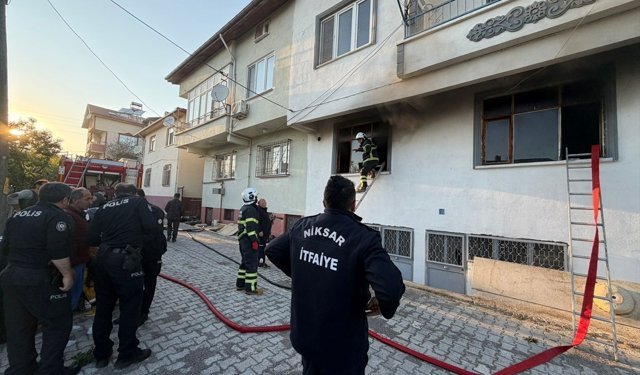 Tokat'ta çıkan ev yangınında 1 kişi yaralandı