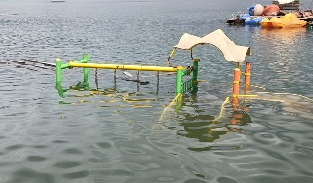 Tokat'taki Almus Baraj Gölü'nde dolusavaktan su tahliyesi sürüyor