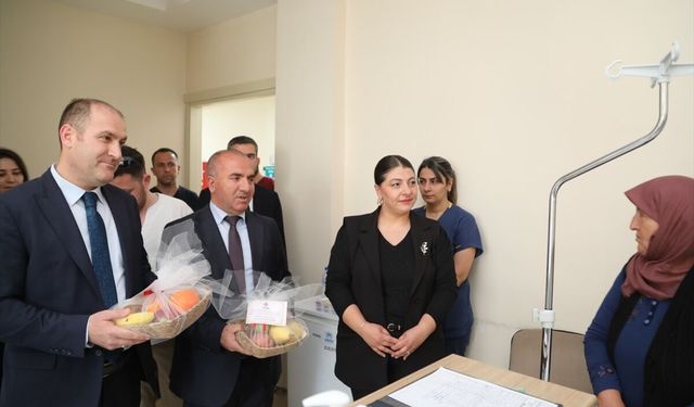 Tokat'taki hastanede 213 yıllık vakıf geleneği olarak hastalara meyve ikramı yapıldı