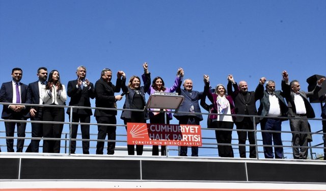 Trabzon'da 'Kapıların Kısa Ansiklopedisi' tiyatro oyunu sahnelendi