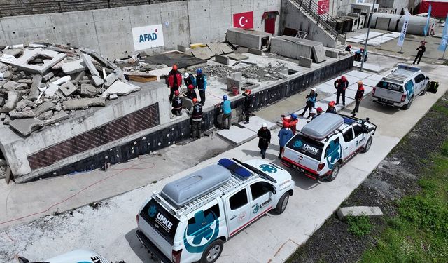 Trabzon'da UMKE personeli deprem tatbikatı yaptı