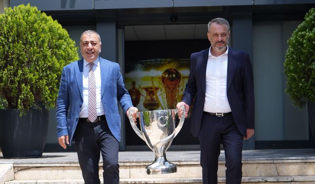 Trabzonspor, Ziraat Türkiye Kupası'nı müzesinde sergiliyor