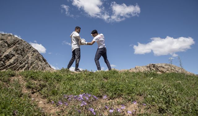 Tunceli'nin doğa harikası Munzur Vadisi kick boksçulara antrenman sahası oldu