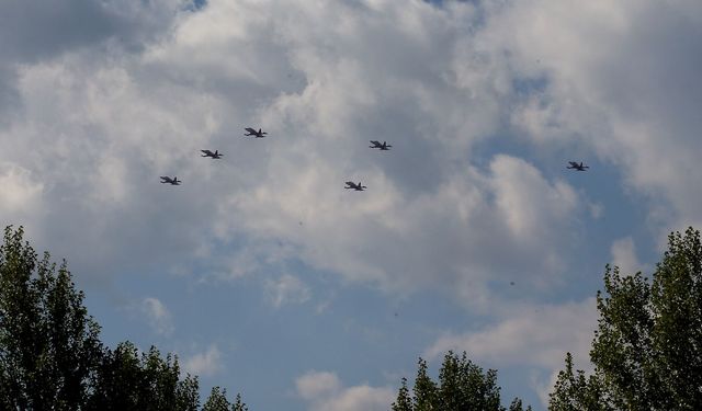 Türk Yıldızları, Çorum'da gösteri uçuşu yaptı