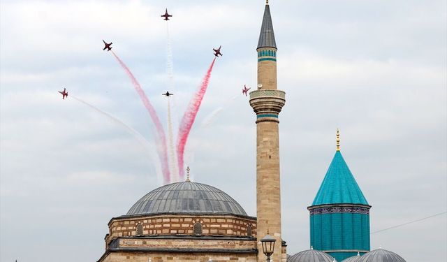 Türk Yıldızları, Konya'da gösteri uçuşu yaptı