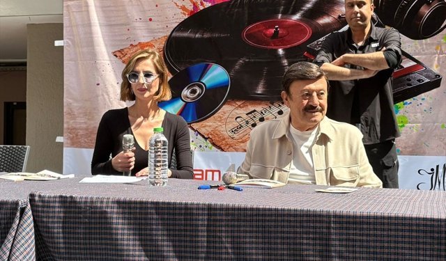 Usta sanatçı Selami Şahin, 'İMÇ Müzik Günleri'nde müzikseverlerle bir araya geldi: