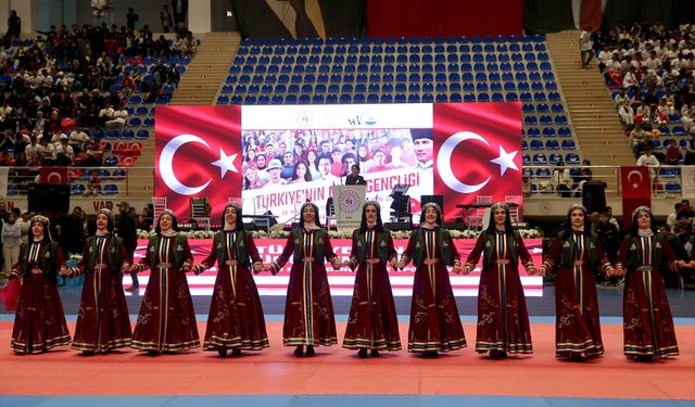 Van ve çevre illerde 19 Mayıs Atatürk'ü Anma, Gençlik ve Spor Bayramı kutlandı