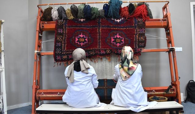 Van'da asırlık halı ve seccade modelleri ile motifler kadınların elinde yeniden hayat buluyor