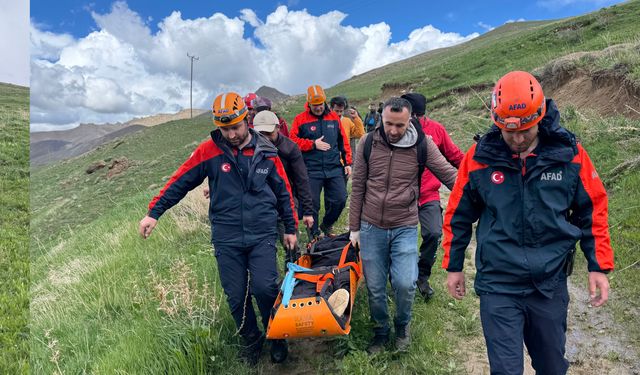 Van'da ekipler dağda ayağı burkulduğu için mahsur kalan kişi için seferber oldu