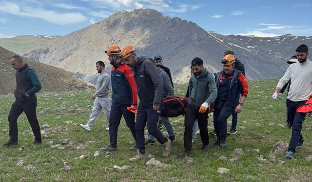 Van'da kayalık alandan düşerek yaralanan çocuk ekiplerce hastaneye kaldırıldı