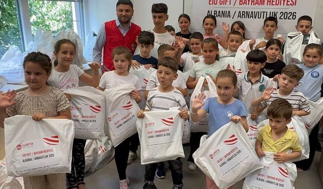 WEFA gönüllüleri Arnavutluk'ta 350 yetim çocuğa yardımda bulundu