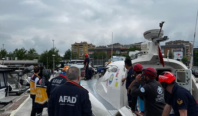 Yalova'da gemide yüksekten düşerek yaralanan personel tahliye edildi