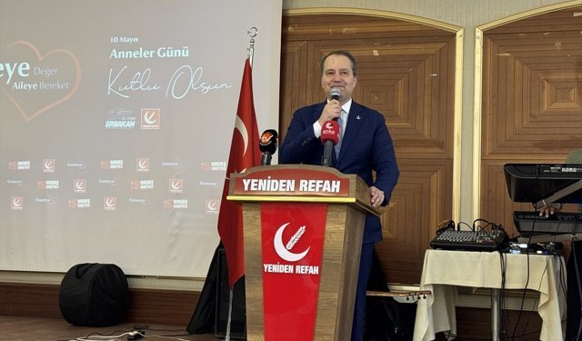 Yeniden Refah Partisi Genel Başkanı Erbakan, Anneler Günü programına katıldı